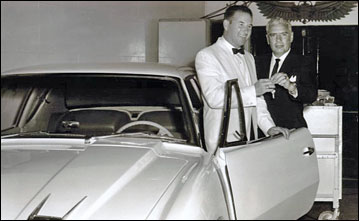 Roger Ward accepts Key